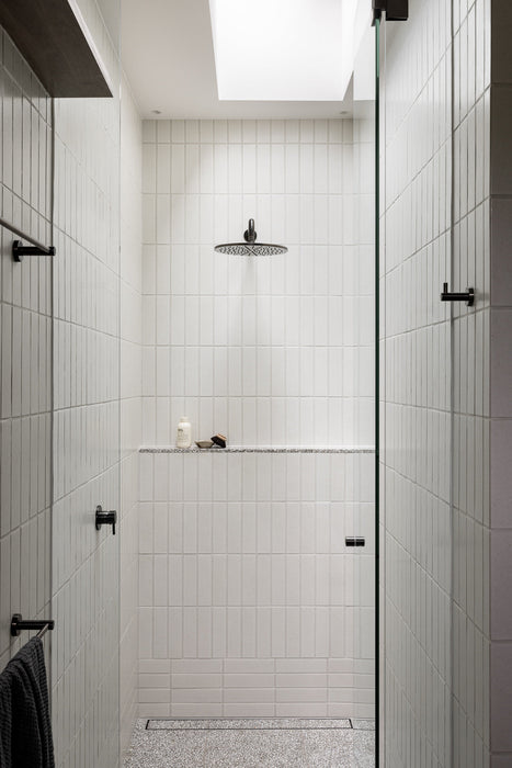Round Wall Shower Curved  Arm 400mm - Shadow Gunmetal